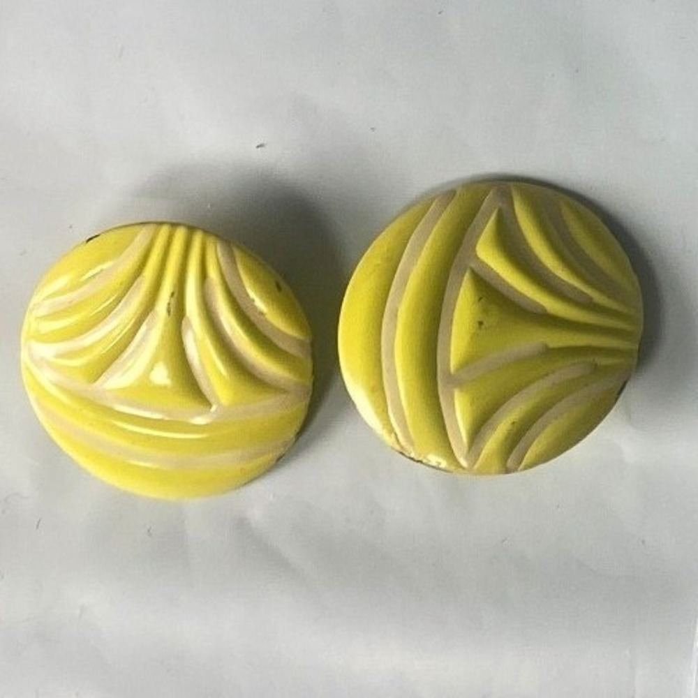 2 Yellow Swirl Round Buttons Craft Sewing Apparel Embellishment